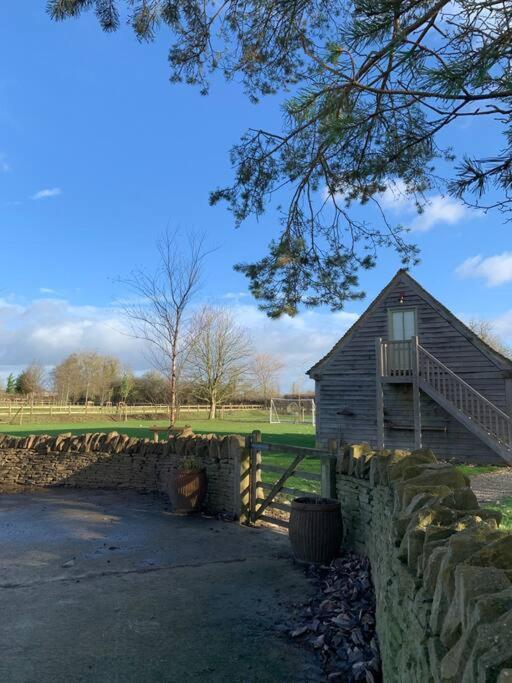 Annexe Near Malmesbury / Tetbury Apartman Hankerton Kültér fotó